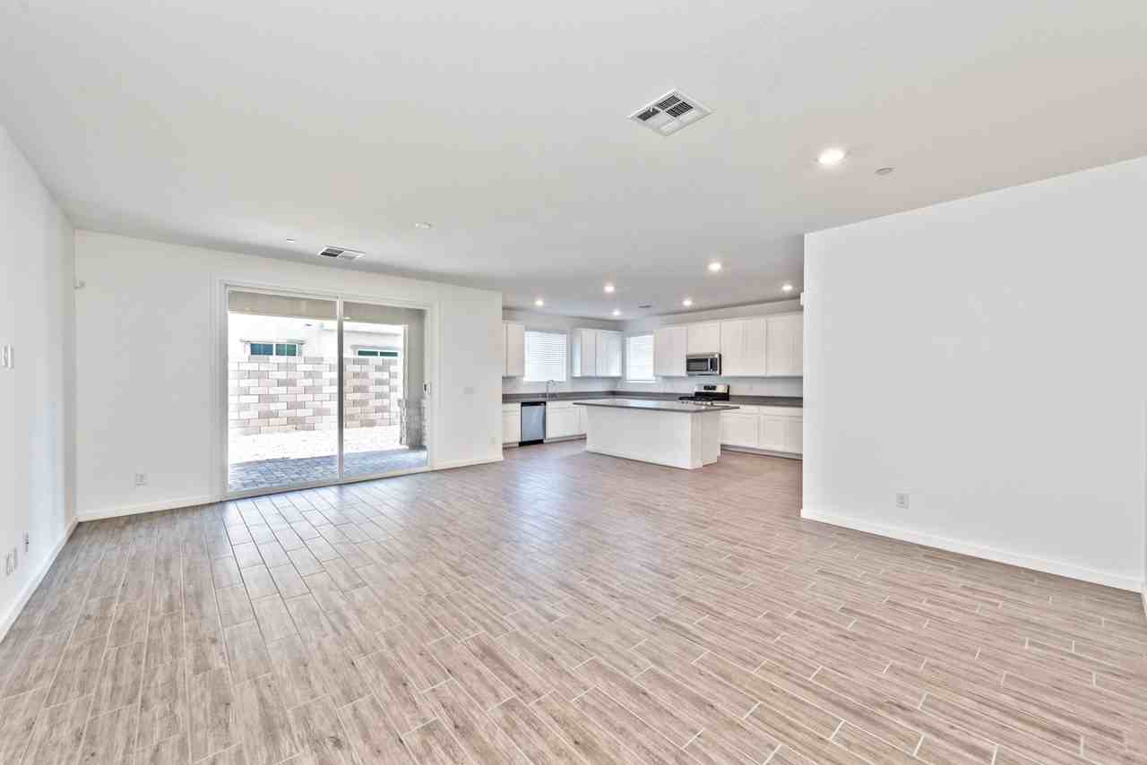 243 Polaris Ridge Ave - Photo 2 of 16