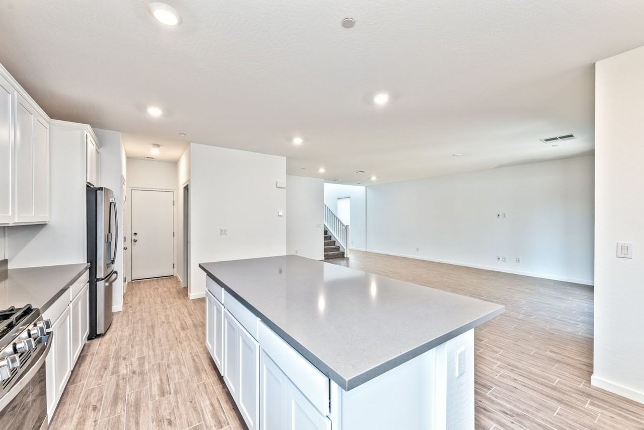 243 Polaris Ridge Ave - Photo 5 of 16