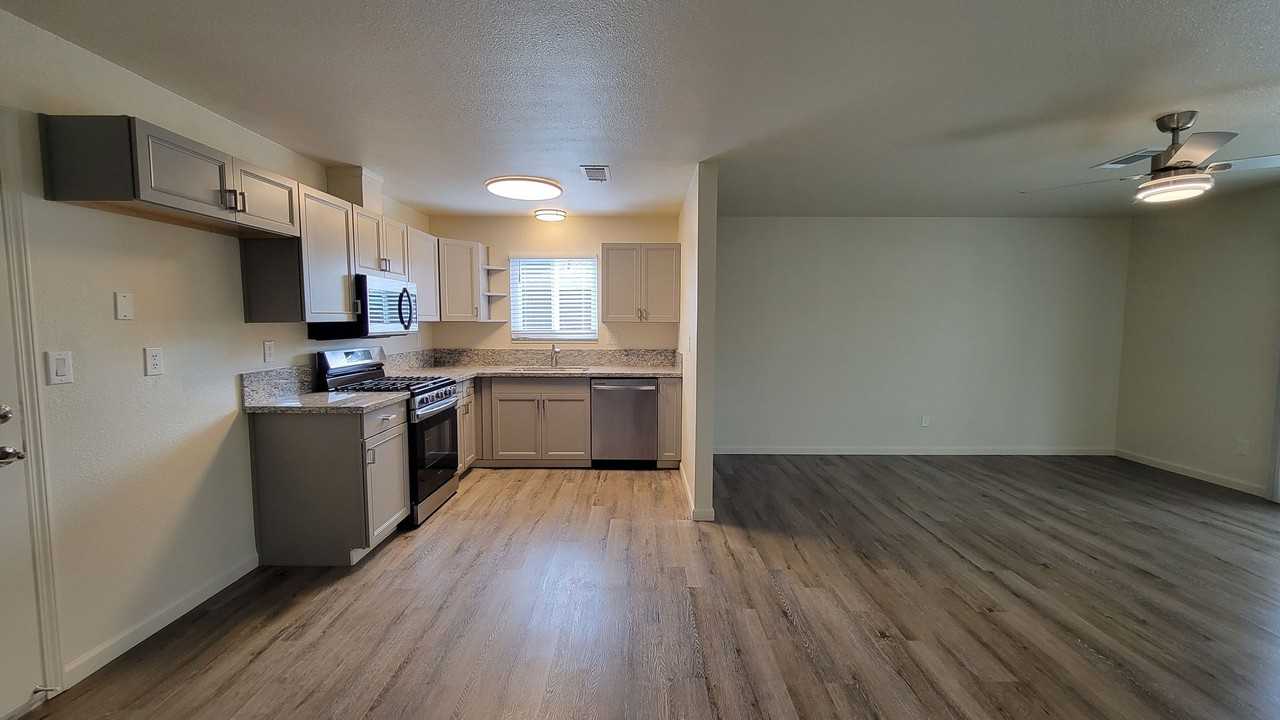 541 Arrowhead Ct - Photo 2 of 16