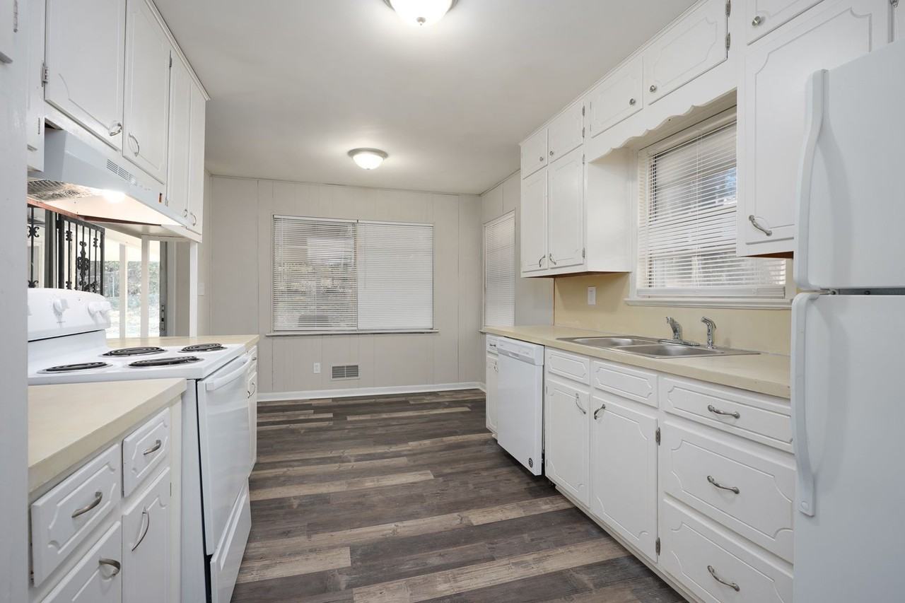 1216 Huffman Rd - Photo 7 of 23