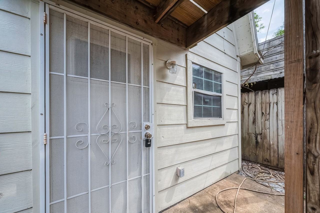 2051 Santa Rosa St #A - Photo 5 of 21