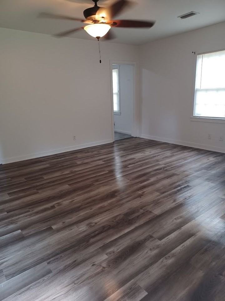 955 Cloverdale Dr - Photo 2 of 15