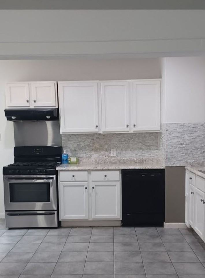 955 Cloverdale Dr - Photo 3 of 15