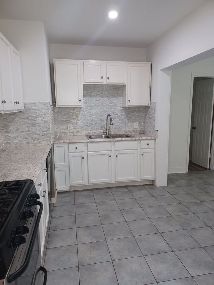 955 Cloverdale Dr - Photo 6 of 15