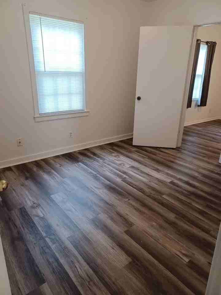 955 Cloverdale Dr - Photo 7 of 15