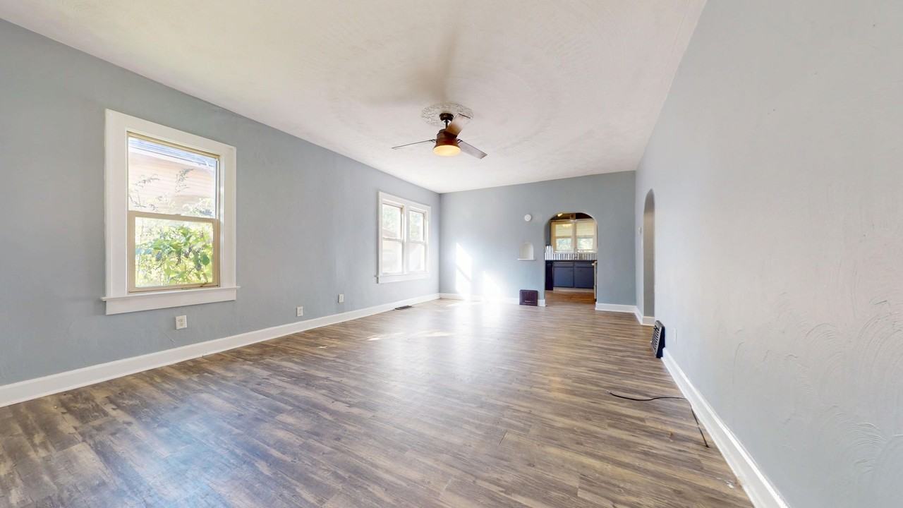 319 4th Ave - Photo 3 of 11