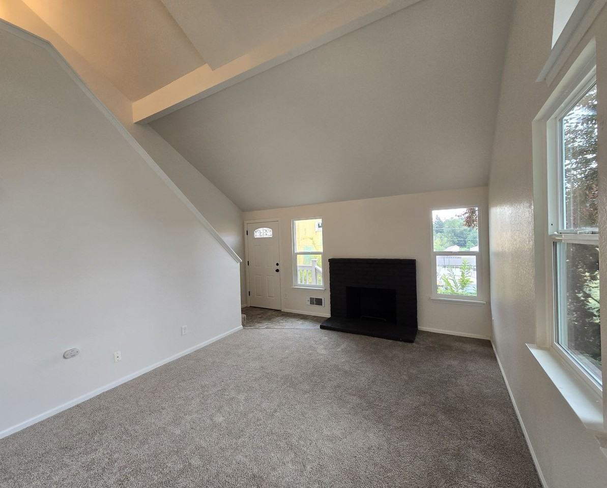 18713 67th Pl Ne - Photo 3 of 20