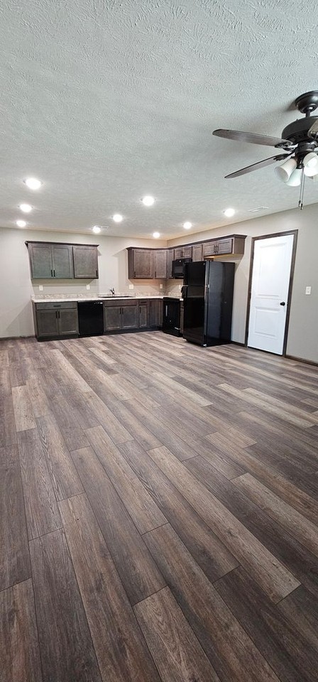 810 Phoenix Ct #A - Photo 3 of 13