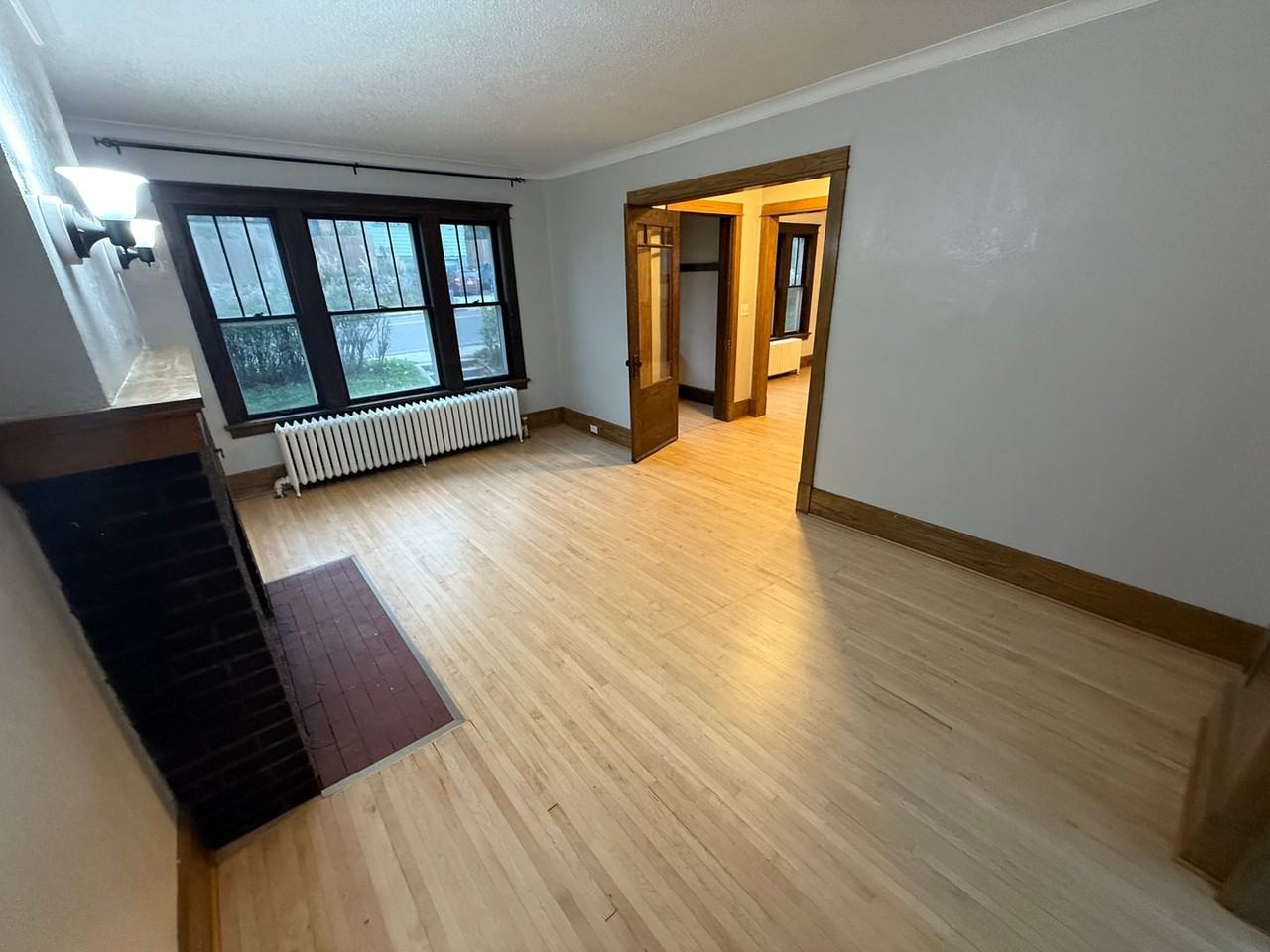1528 E 8th St - Photo 5 of 27