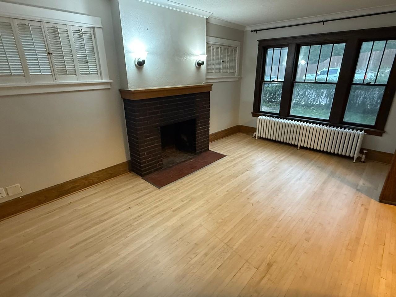1528 E 8th St - Photo 6 of 27