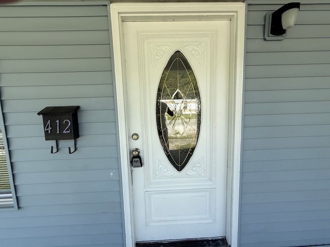 412 W 6th St - Photo 2 of 20