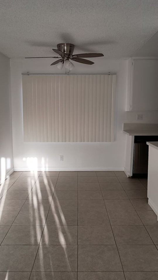 6114 Whitsett Ave - Photo 2 of 8