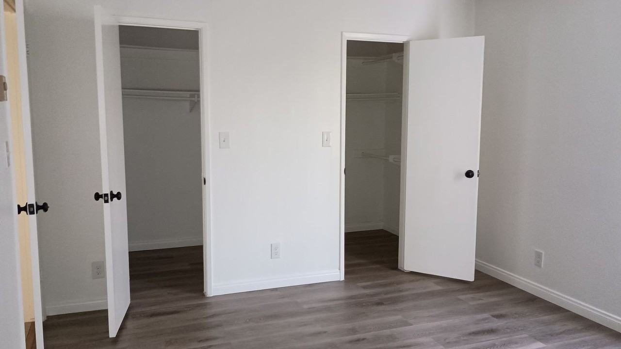 6114 Whitsett Ave - Photo 3 of 8