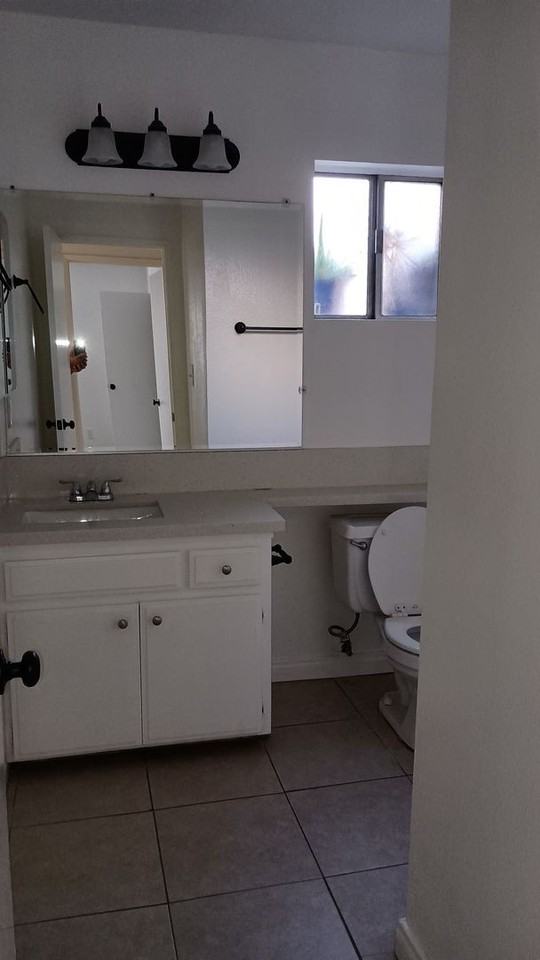 6114 Whitsett Ave - Photo 7 of 8
