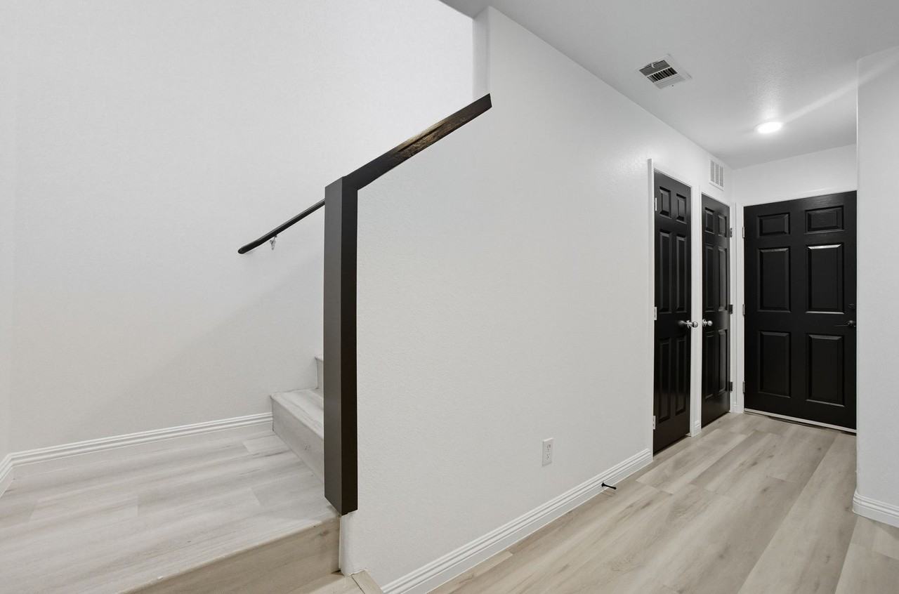 4575 Pencester St - Photo 3 of 25