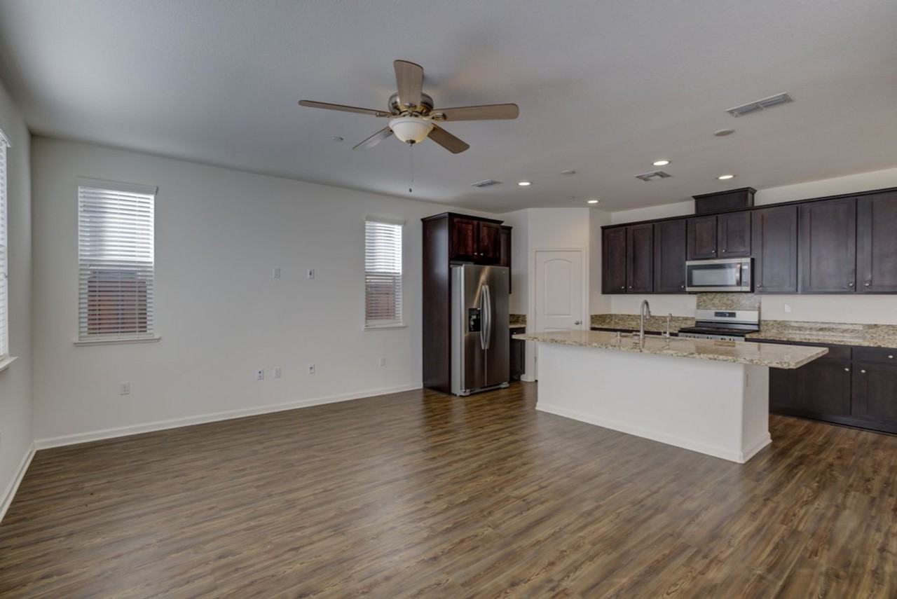 2432 Middlebury Dr - Photo 3 of 22