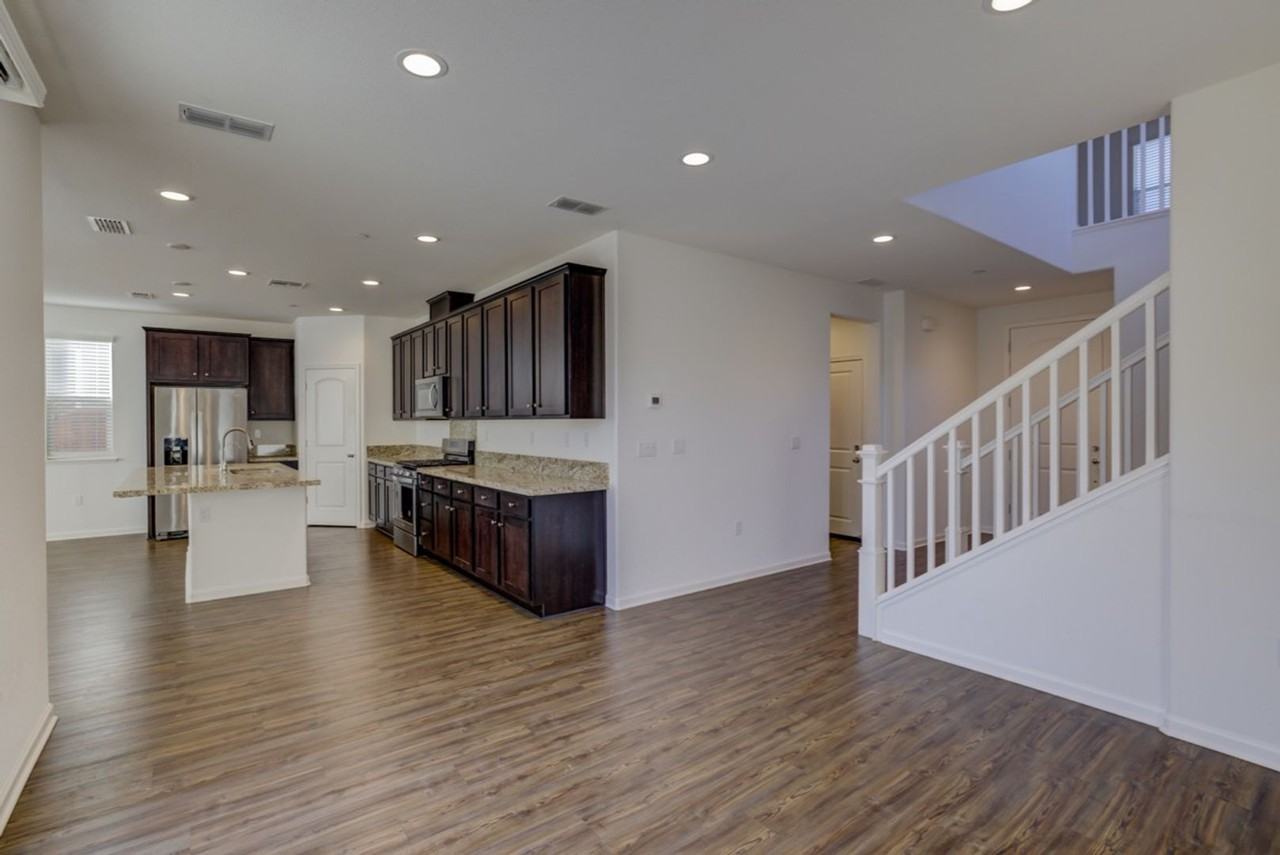 2432 Middlebury Dr - Photo 4 of 22