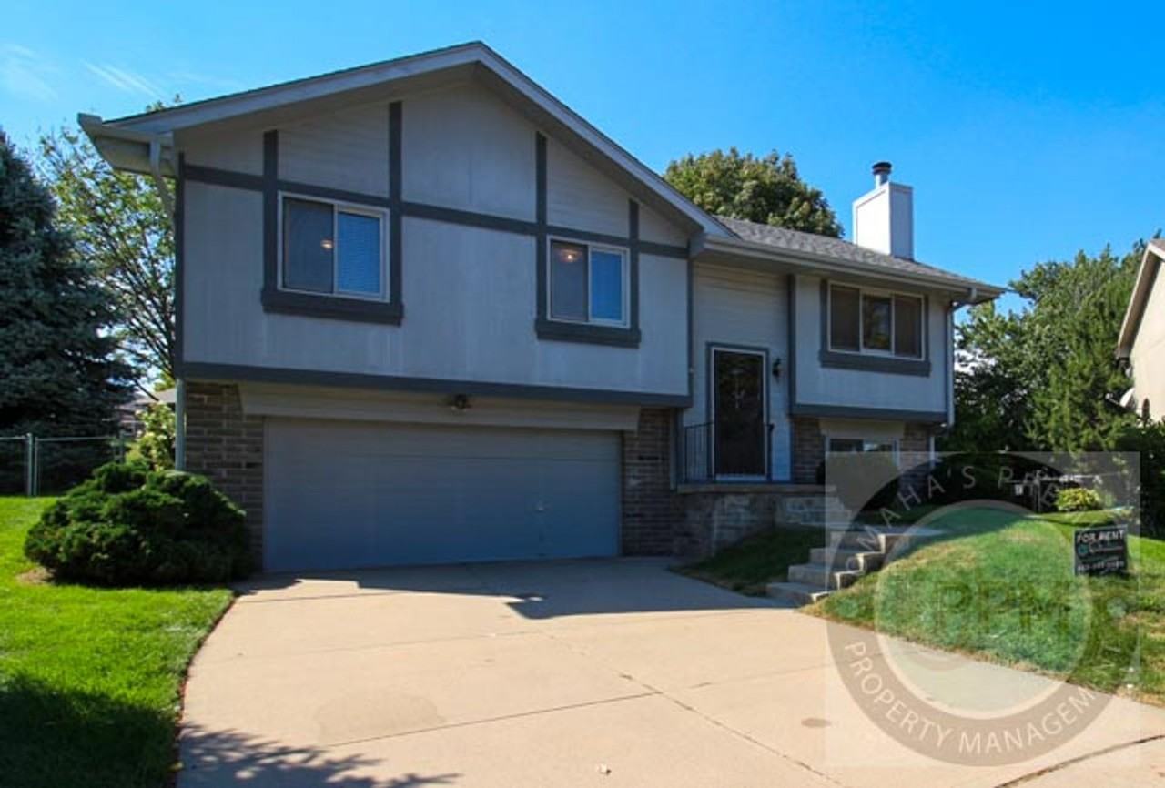 7924 Rock Creek Circle - Photo 3 of 25