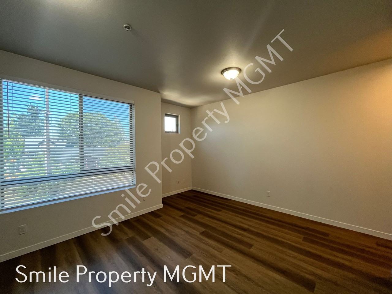 6940 Southeast Long Street - Photo 3 of 7