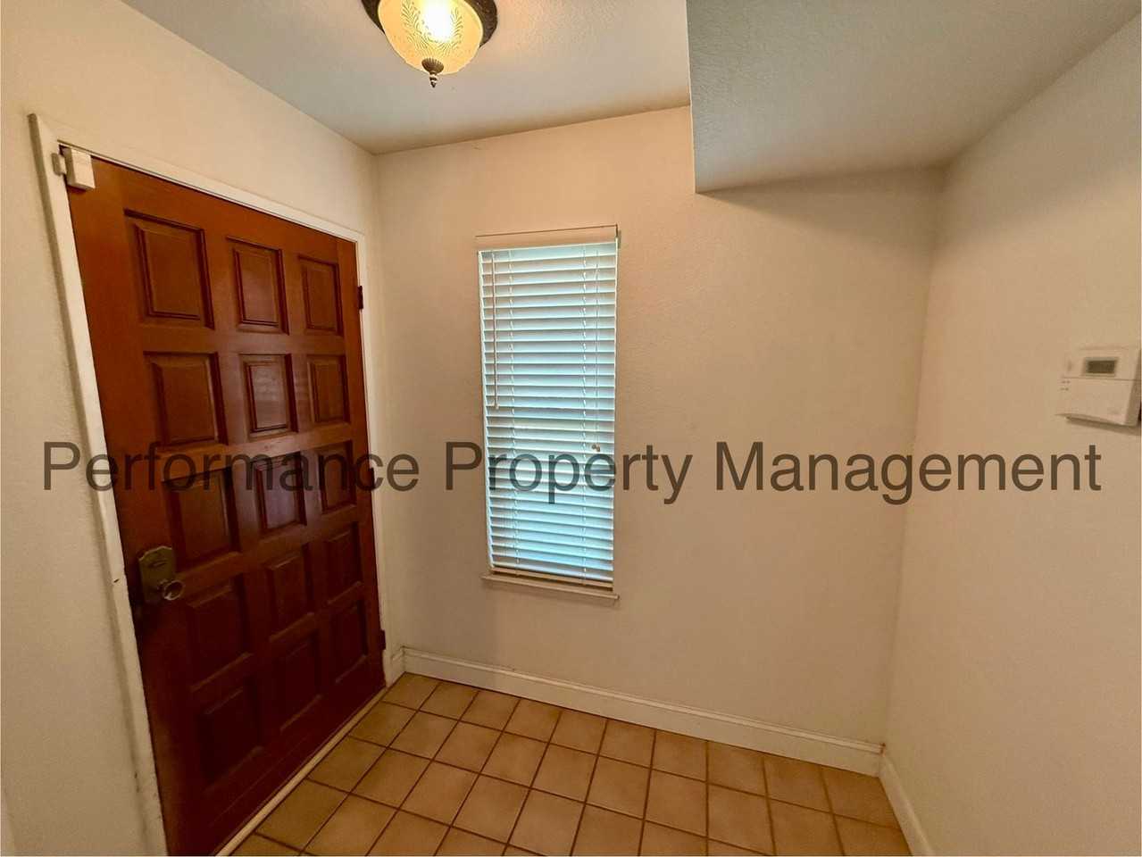 13213 Lynett Ct - Photo 2 of 21