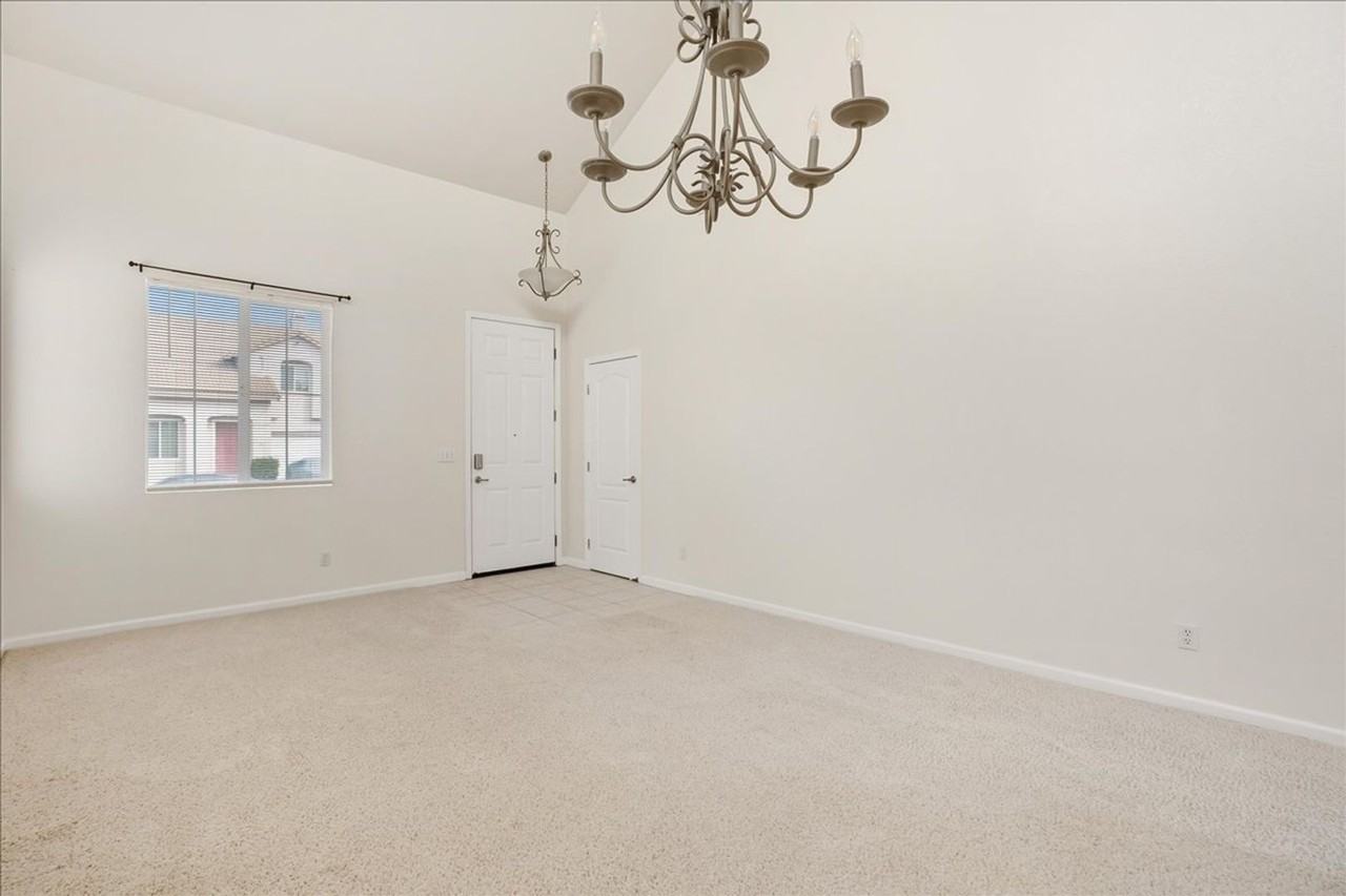 9074 Piazza Ct - Photo 5 of 29