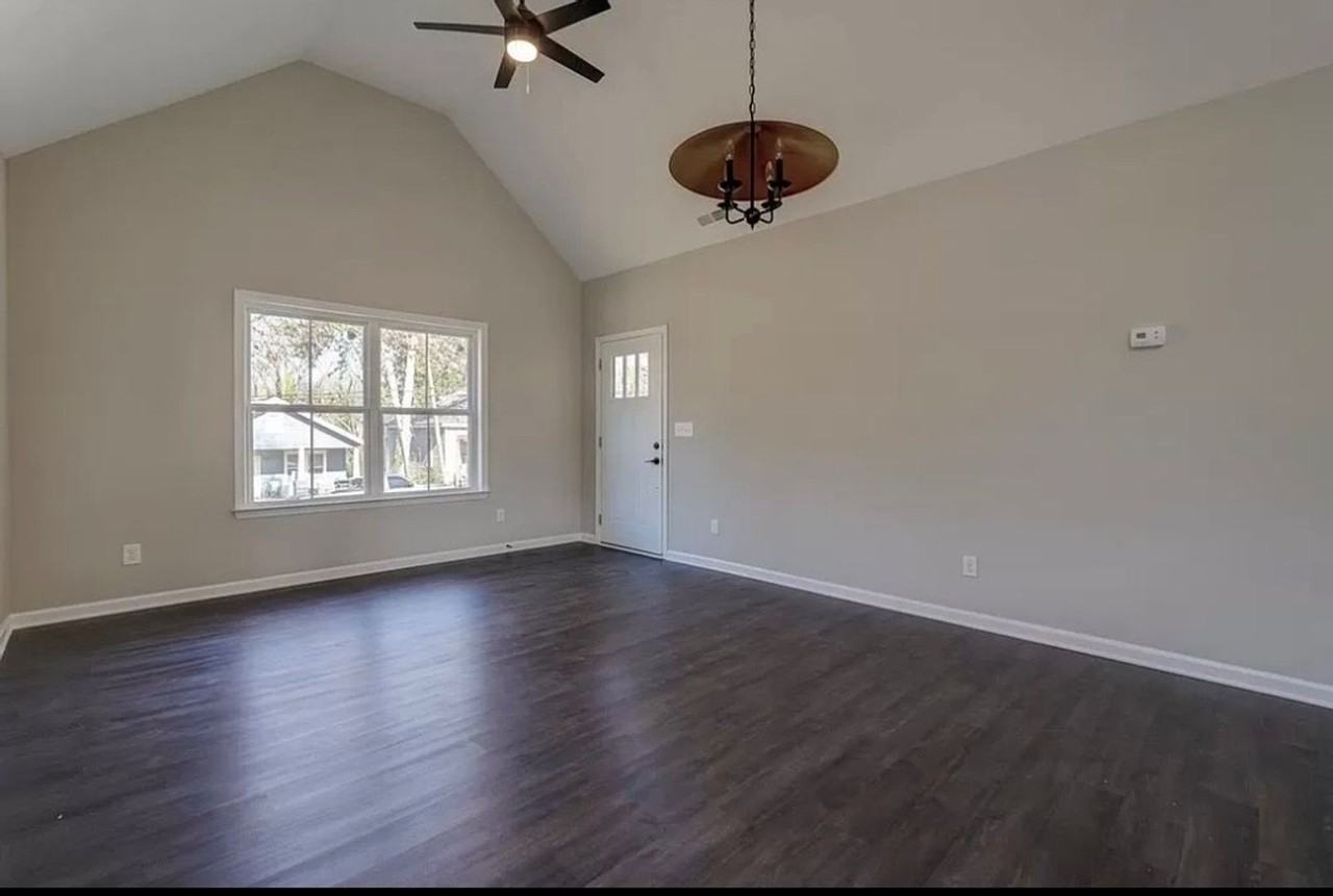 551 S Center St - Photo 3 of 12