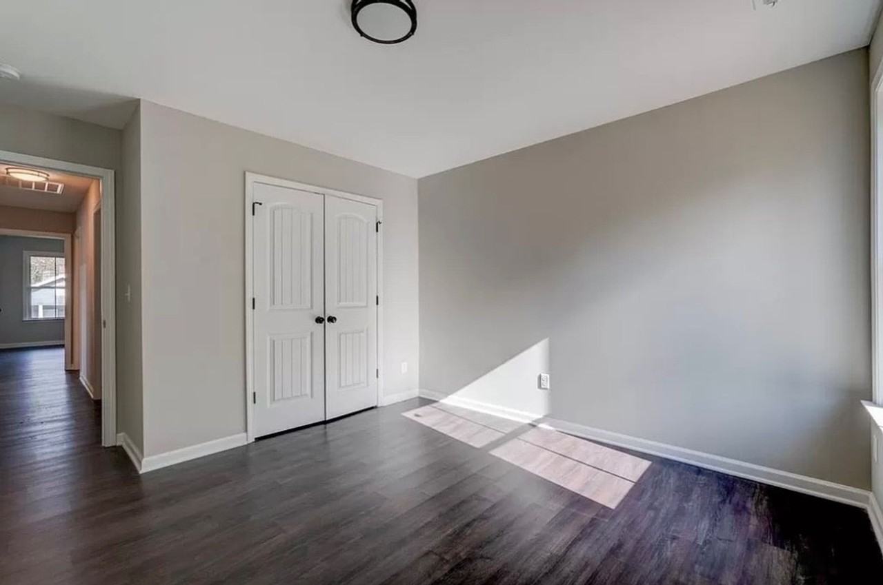 551 S Center St - Photo 6 of 12