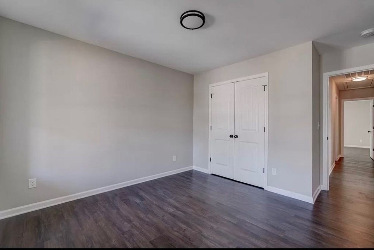 551 S Center St - Photo 7 of 12