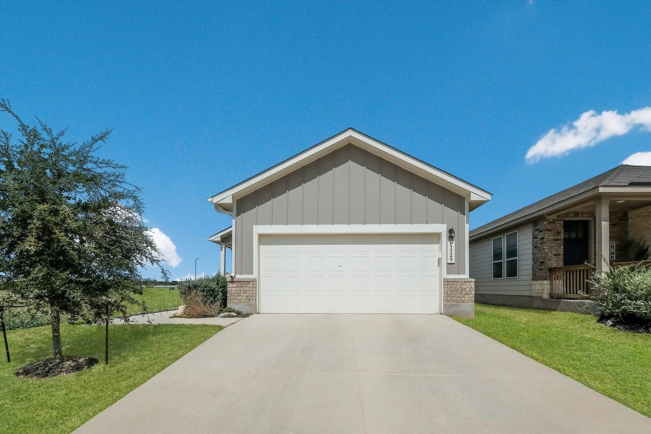 13249 Fantine Flds - Photo 3 of 26