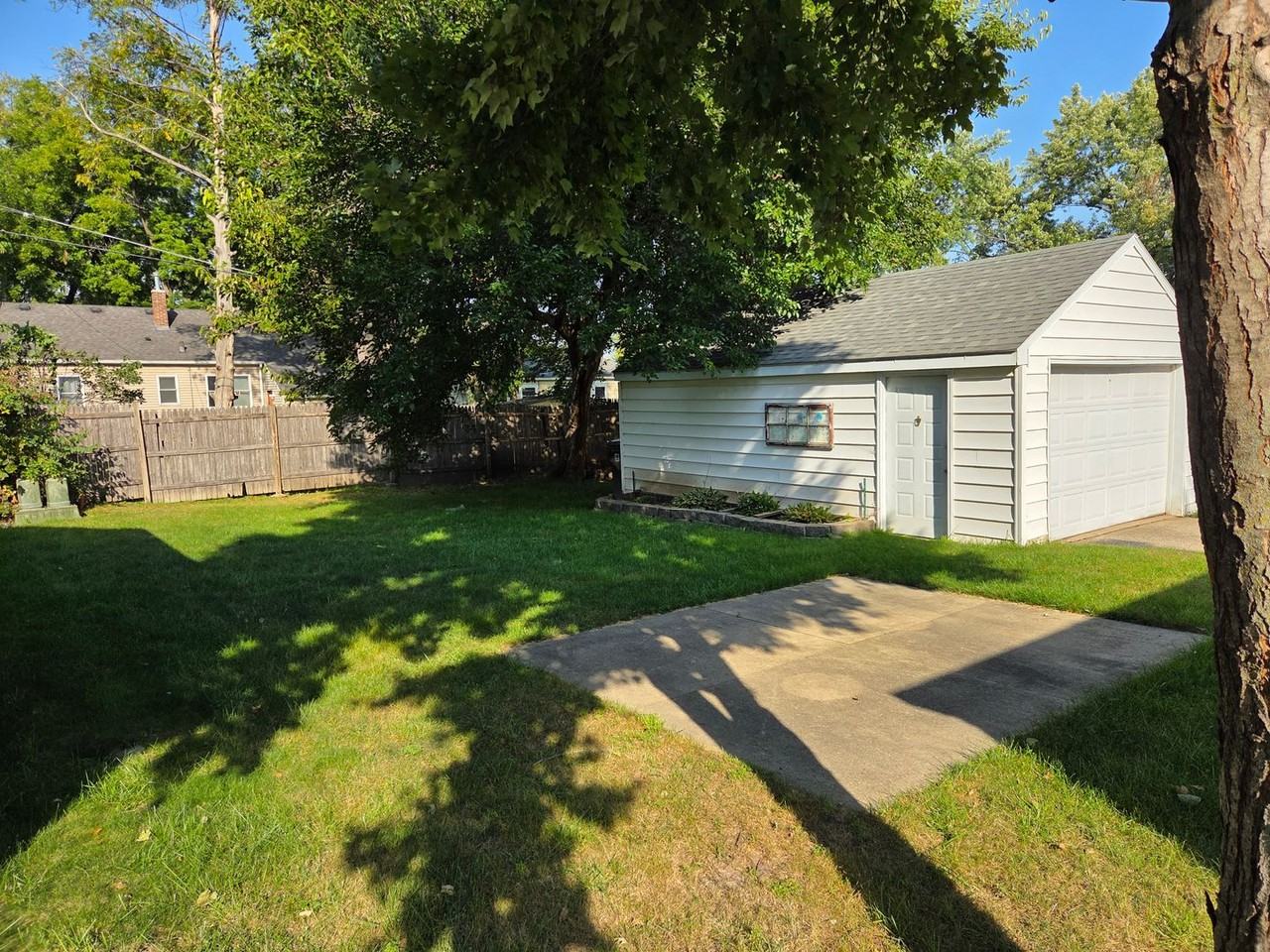 1611 Schreiber St - Photo 3 of 50