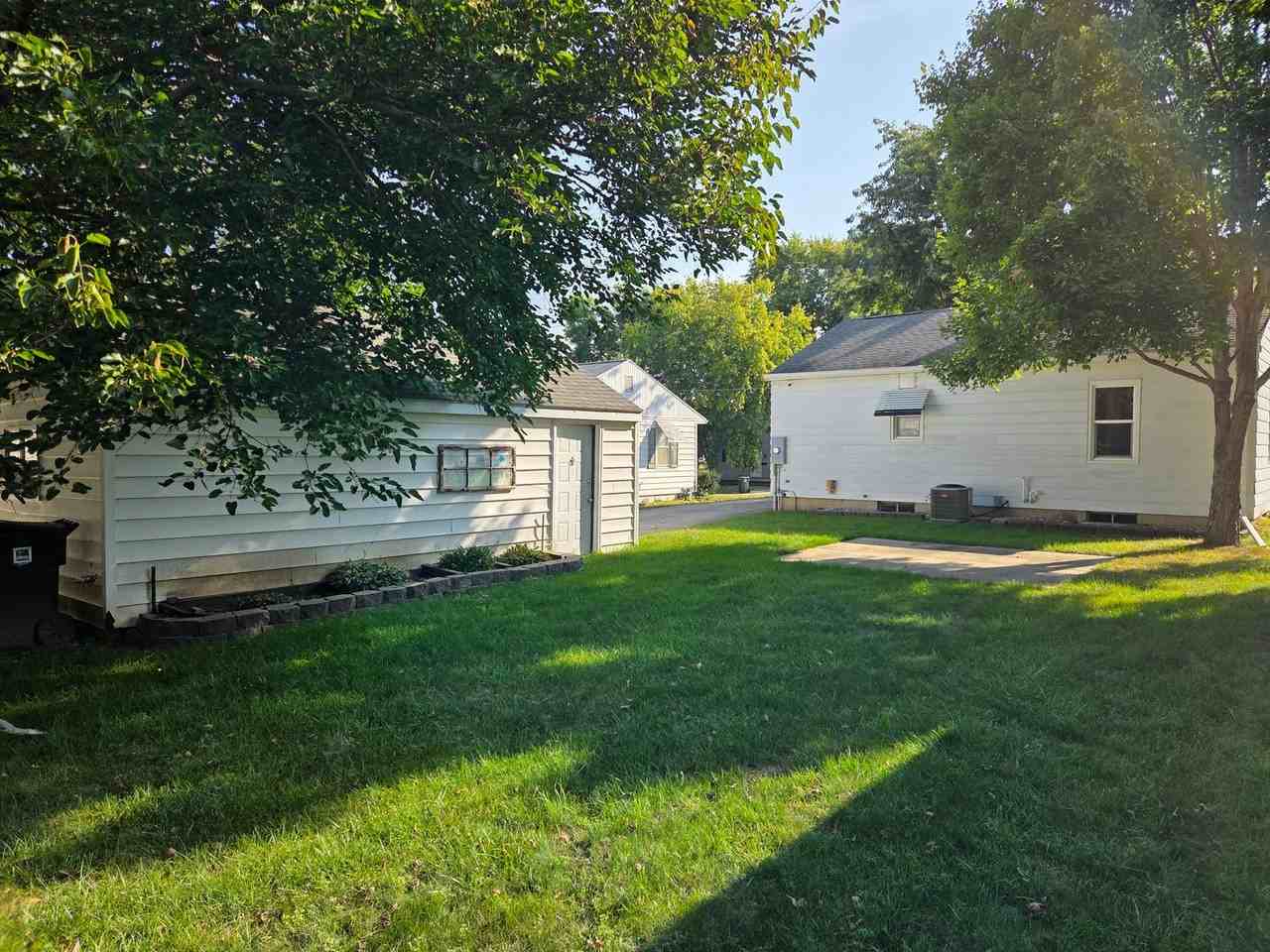 1611 Schreiber St - Photo 4 of 50