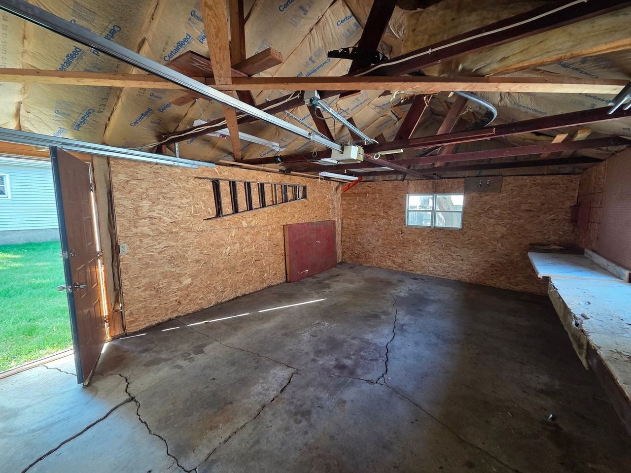 1611 Schreiber St - Photo 6 of 50