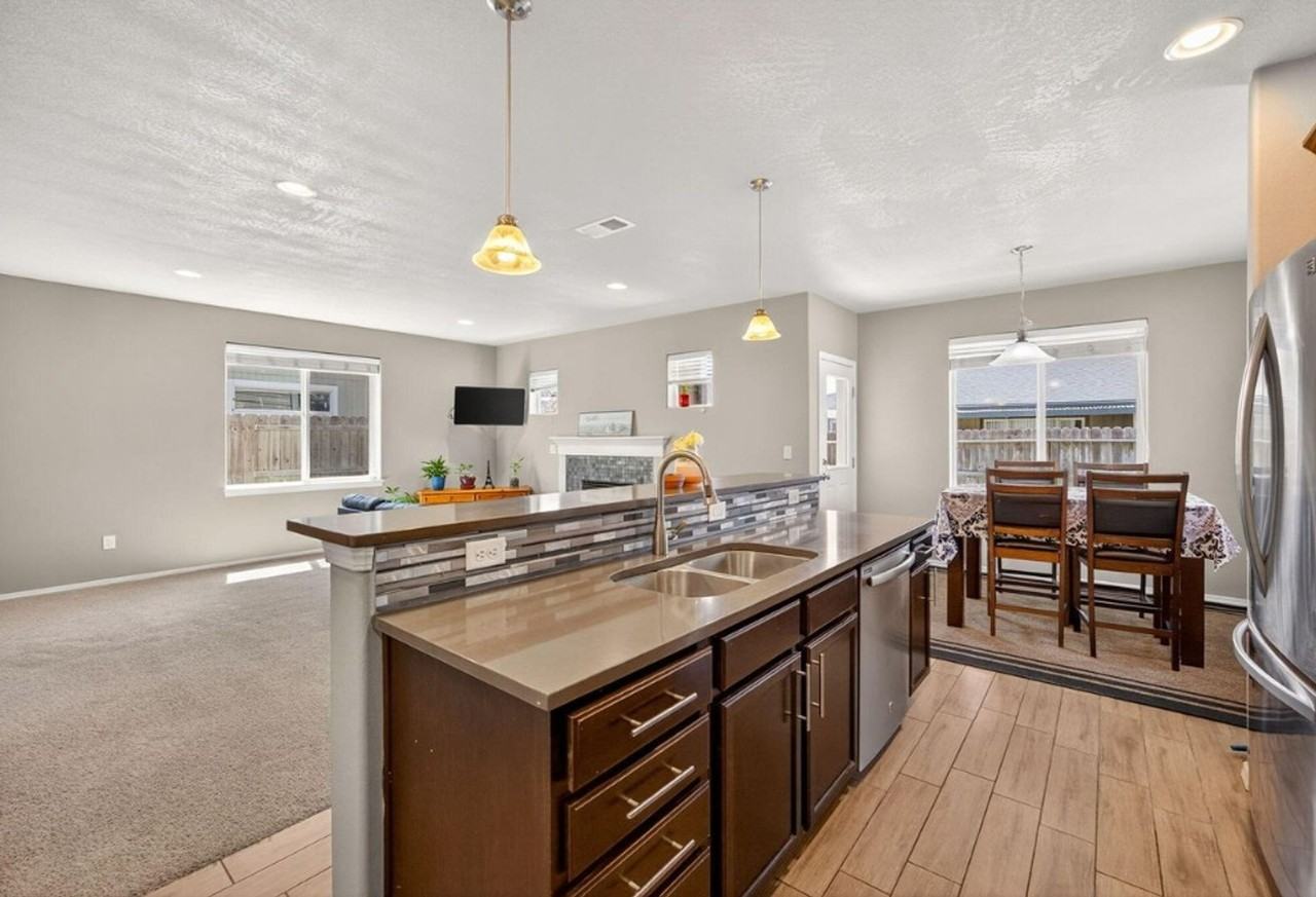 2283 Kingswood Dr - Photo 3 of 24