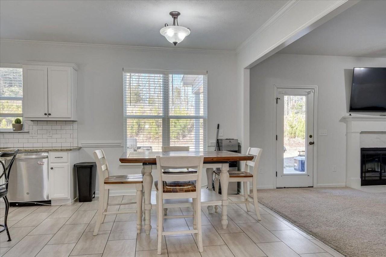 778 Fordham Rd - Photo 3 of 34