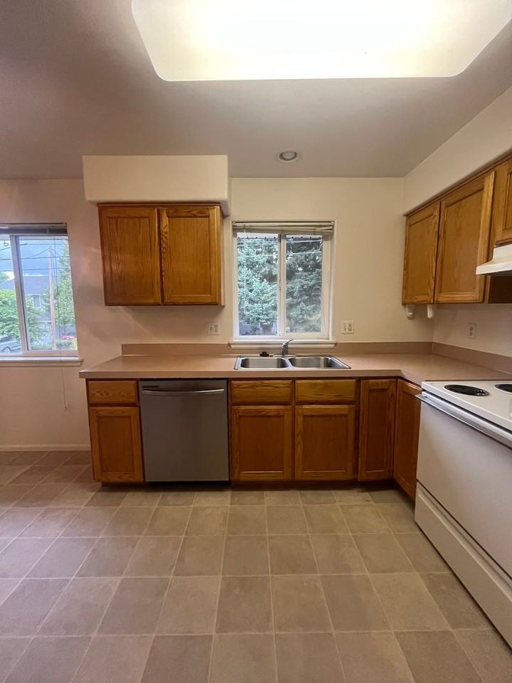 1679 Ono Ave - Photo 3 of 15