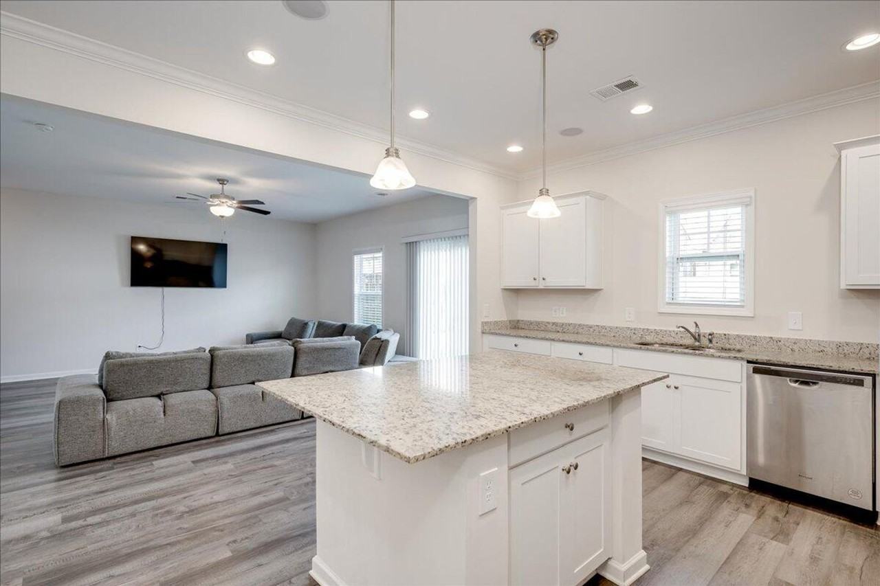 4050 Thimbleberry Drive - Photo 4 of 21