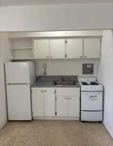 Studio in Central Location near MIA Airport! - Photo 1 of 1