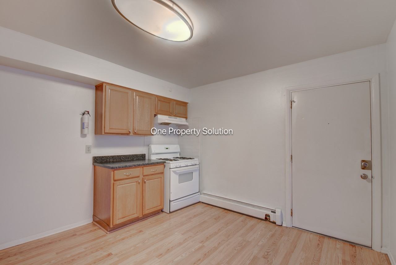 809 East 32nd Avenue Apt 17 - Photo 3 of 15