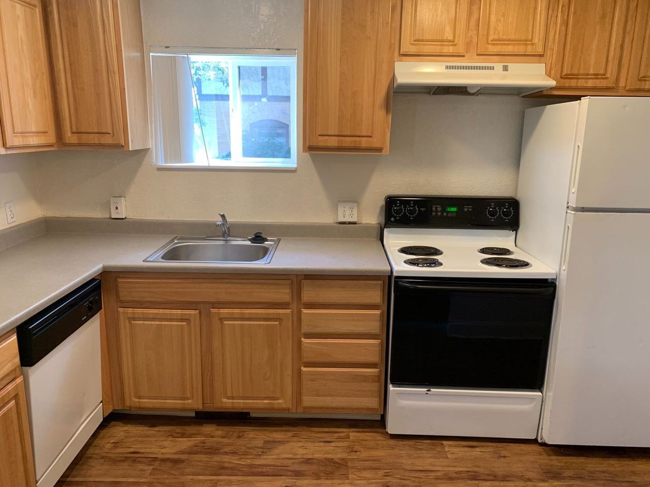 994 14th St - Photo 3 of 16