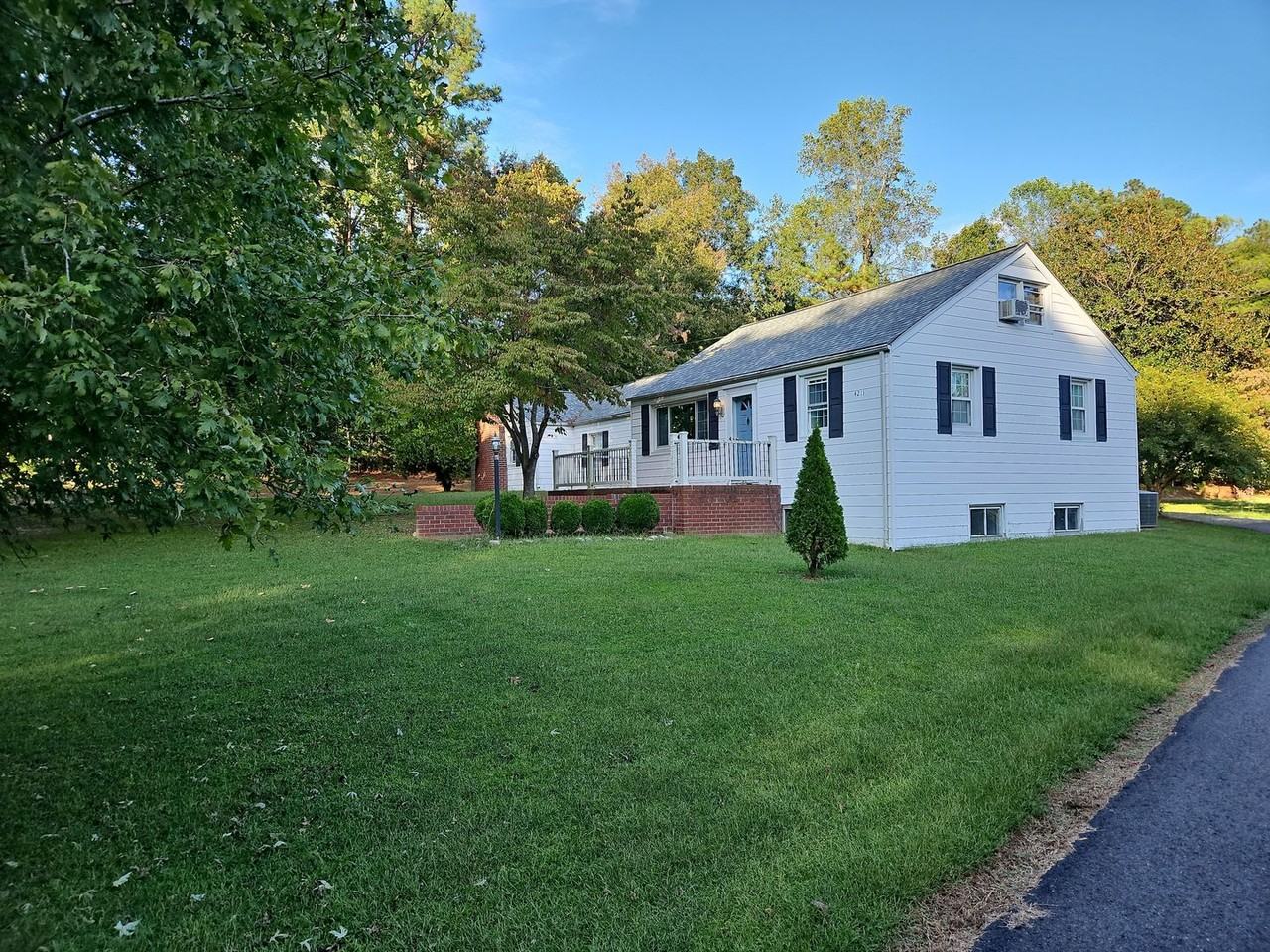 4211 N Courthouse Rd - Photo 2 of 18