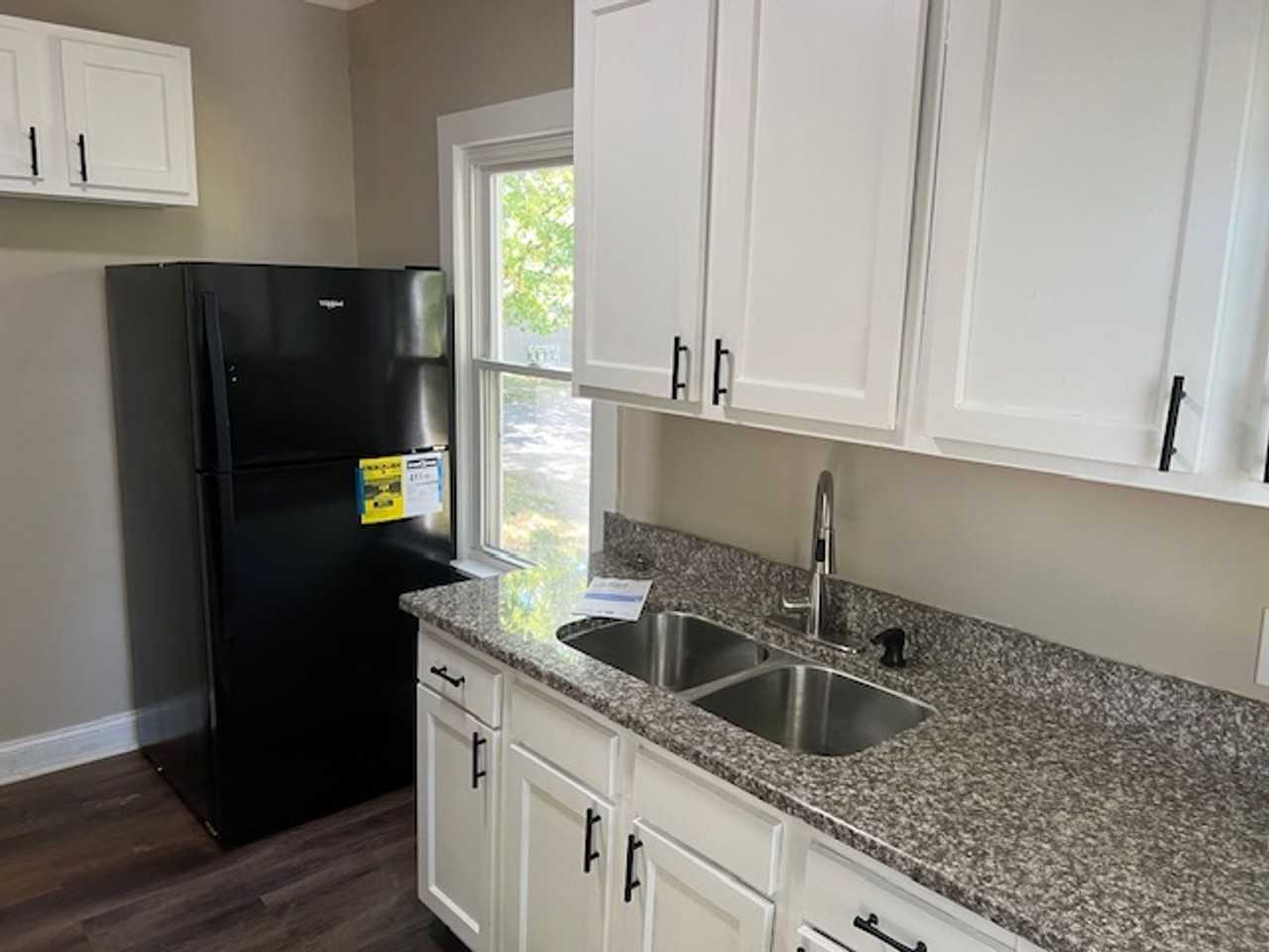 883 Palmetto Ave - Photo 4 of 16