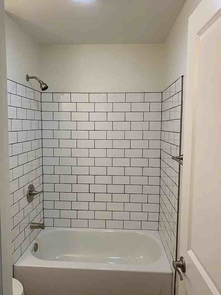 400-402 S Henderson - Photo 5 of 7