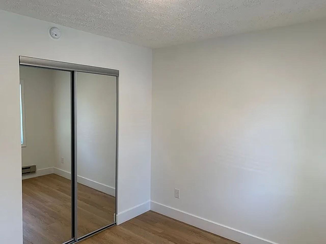 400-402 S Henderson - Photo 6 of 7