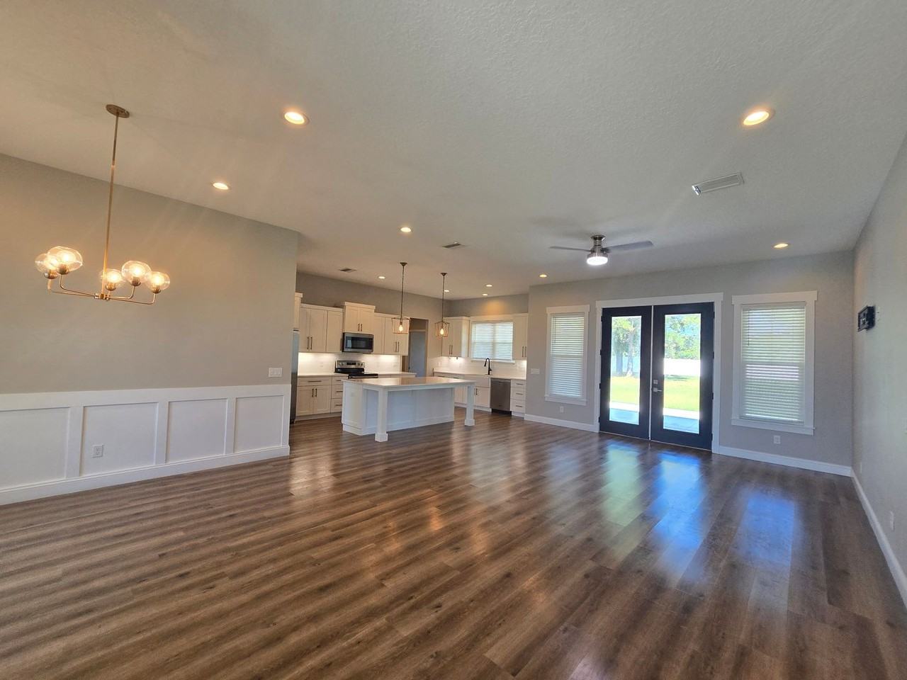 279 Sw Buttercup Dr - Photo 2 of 33