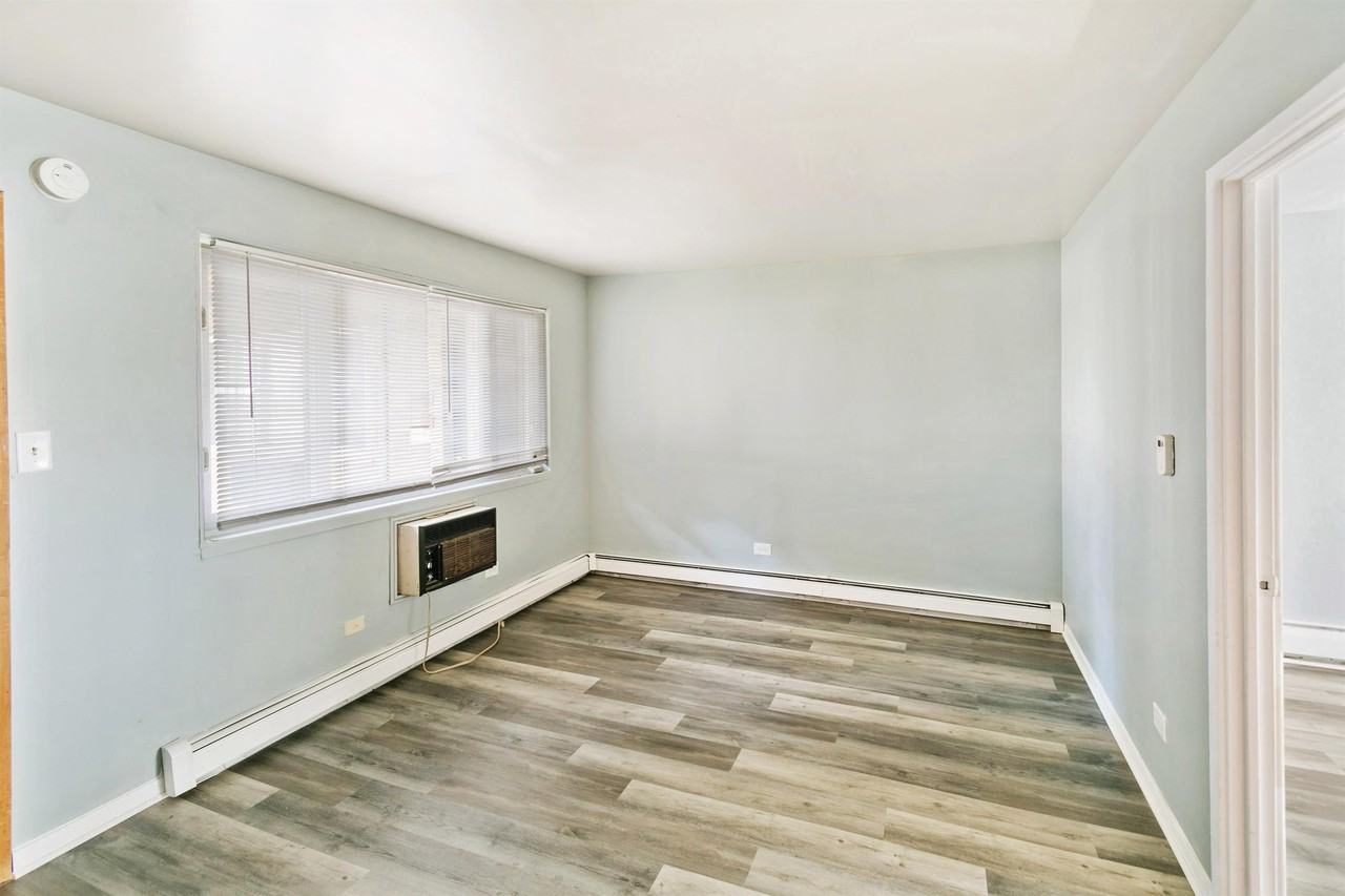 3007 West 87th Street - Photo 5 of 9