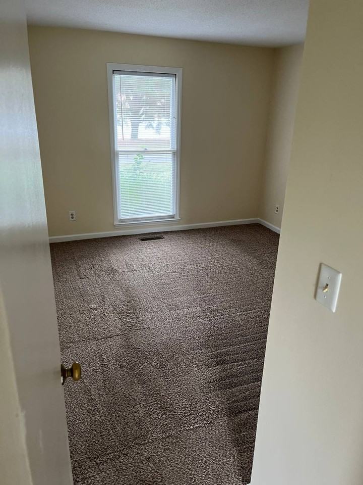 Whitley Street Apartments - Photo 2 of 6