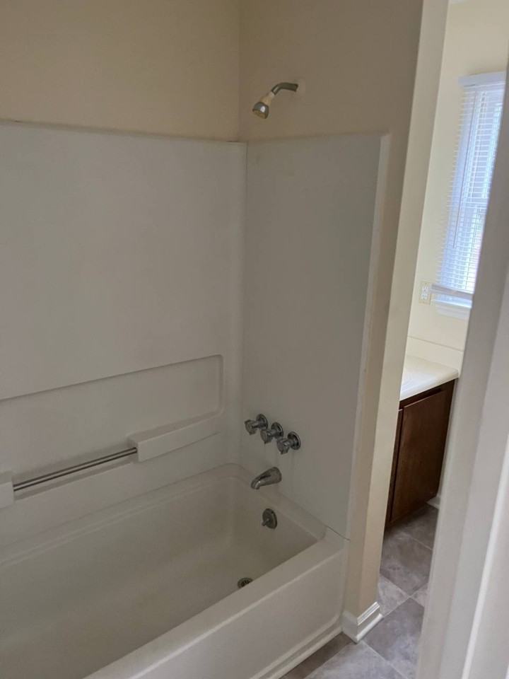 Whitley Street Apartments - Photo 3 of 6