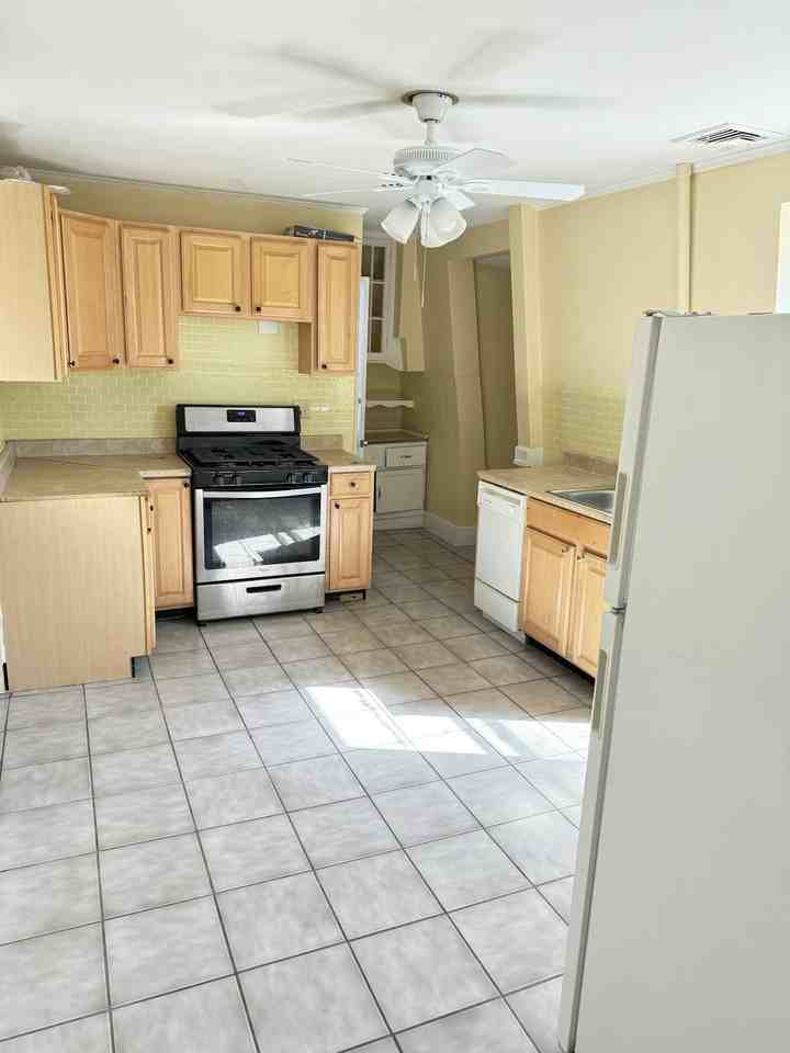 75 Friend Street, Unit 3 - Photo 2 of 5