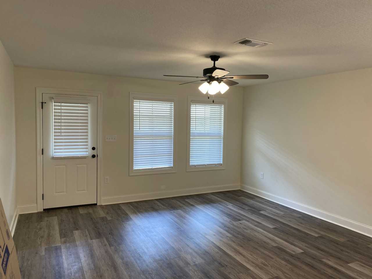 109 Williams St - Photo 2 of 13