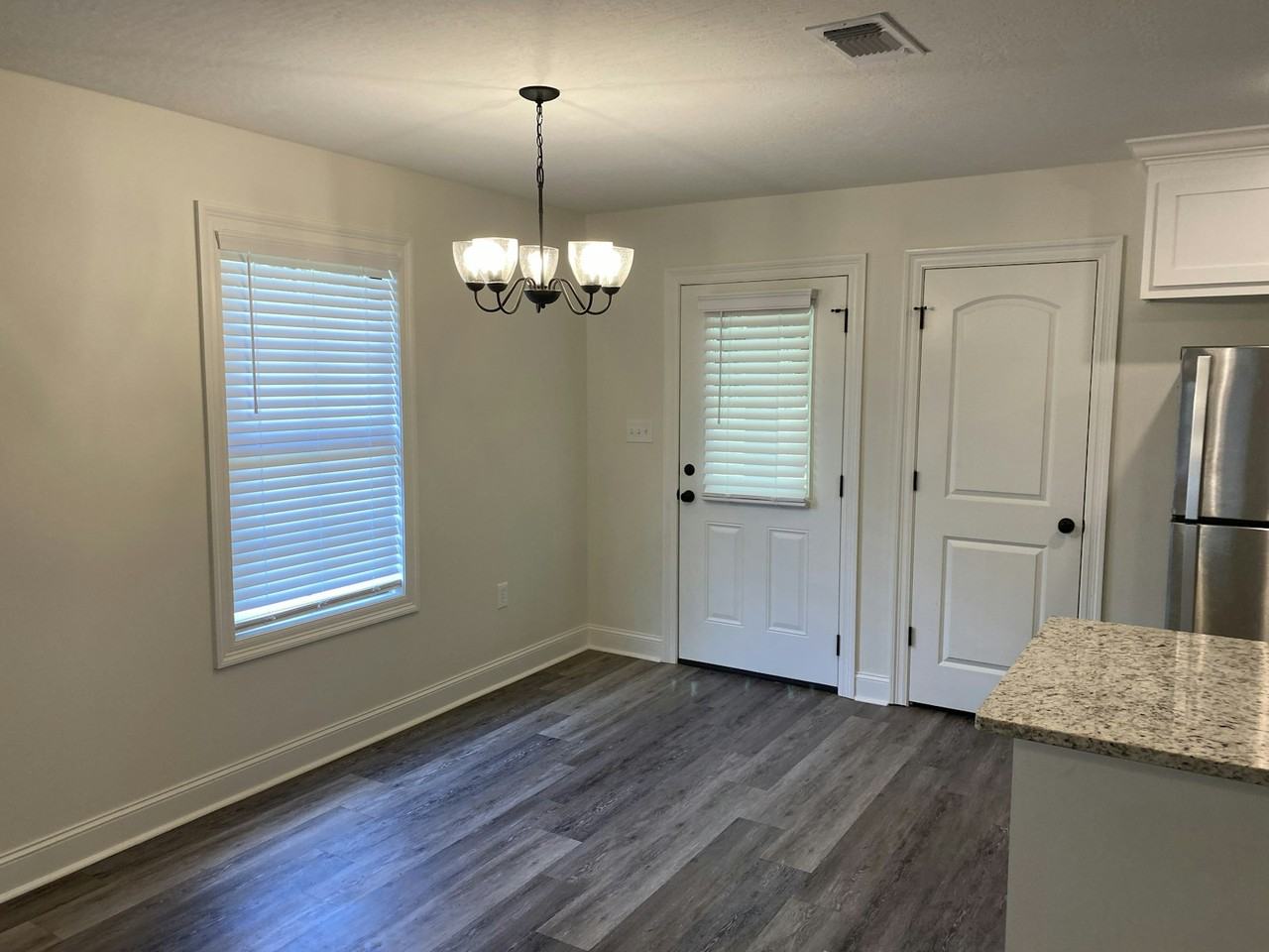 109 Williams St - Photo 3 of 13